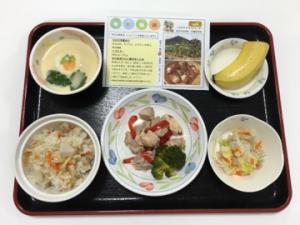 新城の里芋を使用した炊き込みごはん給食